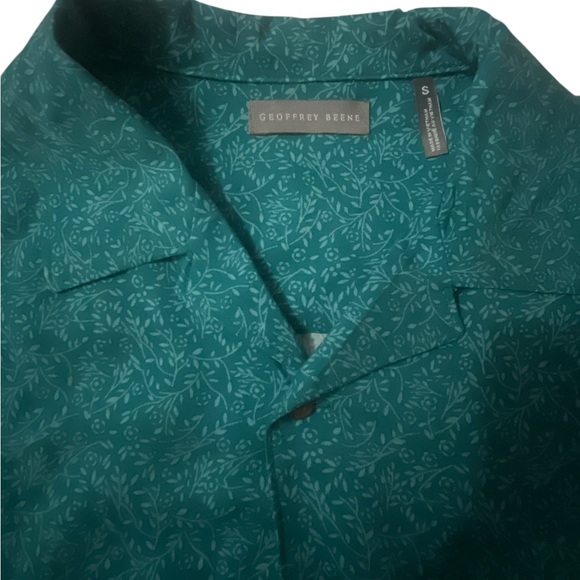 Geoffrey Beene Other - Geoffrey Beene Green Floral Casual Shirt